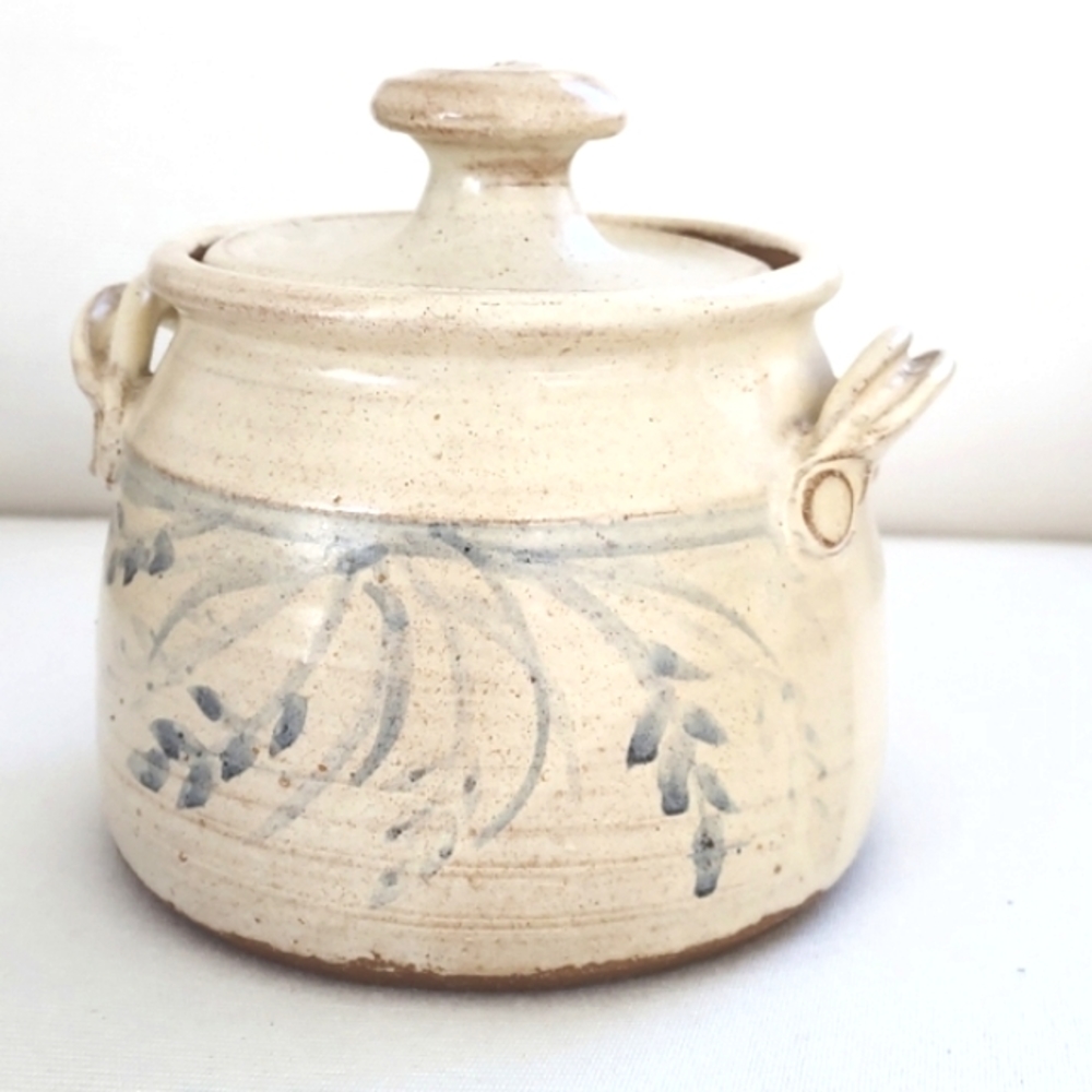 BECKY EIKER Stoneware Pot With Lid Tan & Blue